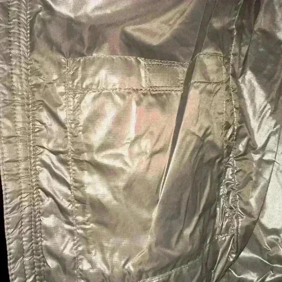 Gap Puffy vest small - Picture 4 of 4